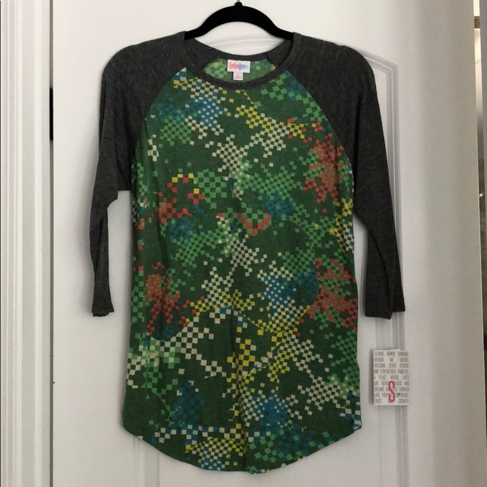 ⭐️LuLaRoe Randy T NWT size small